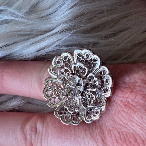 🟣 (2/$12) Fun silver stretch flower ring - One Size - Picture 7 of 13